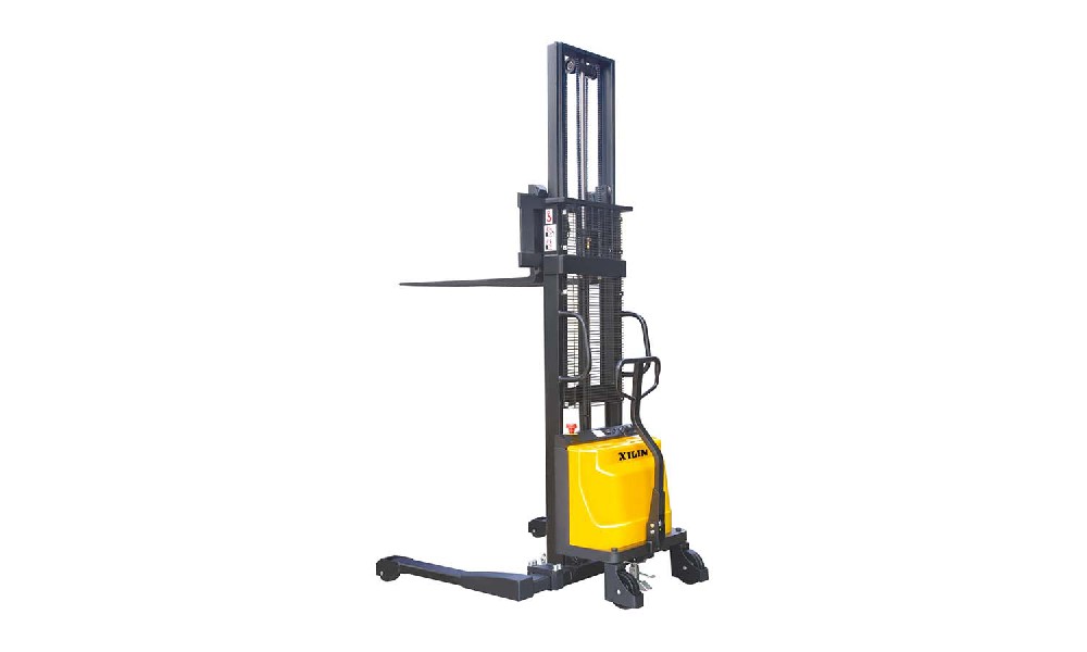 电动堆高车 / CTD10B